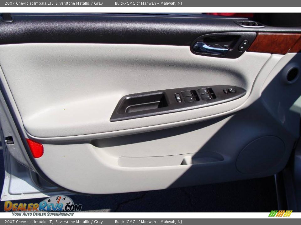 2007 Chevrolet Impala LT Silverstone Metallic / Gray Photo #10
