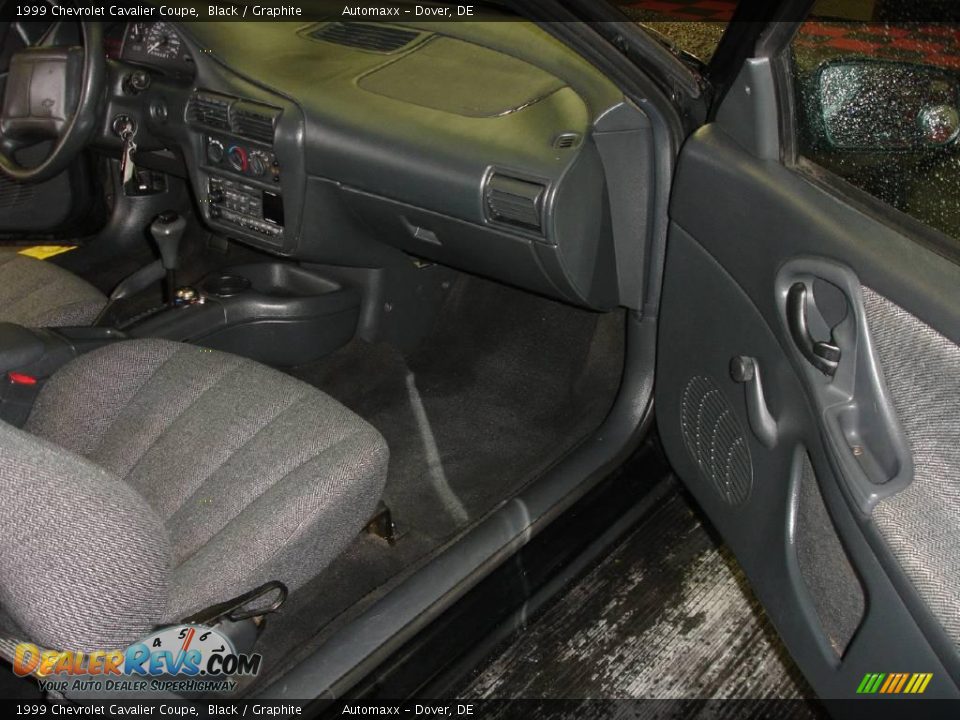 1999 Chevrolet Cavalier Coupe Black / Graphite Photo #11