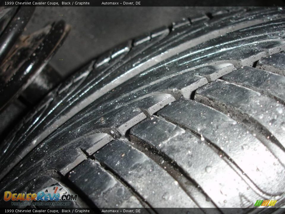 1999 Chevrolet Cavalier Coupe Black / Graphite Photo #17