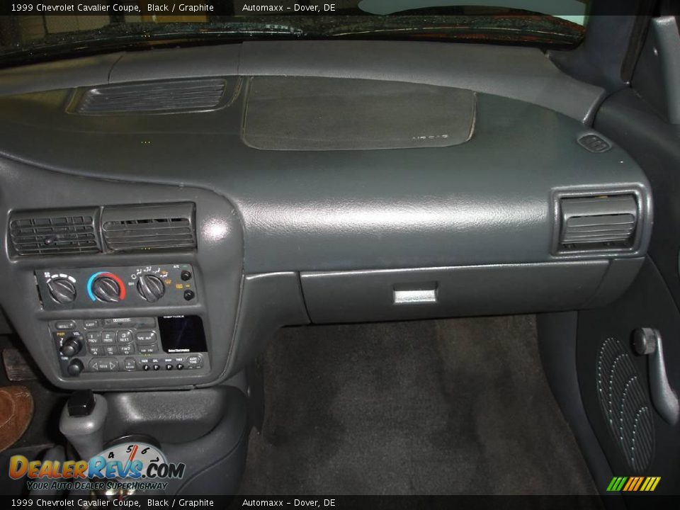 1999 Chevrolet Cavalier Coupe Black / Graphite Photo #19