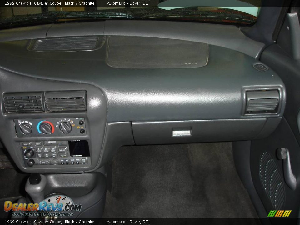 1999 Chevrolet Cavalier Coupe Black / Graphite Photo #21