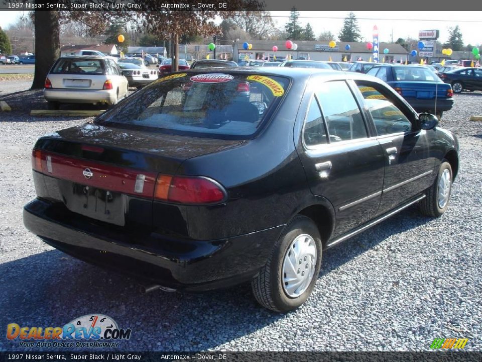 1997 Nissan Sentra Super Black / Light Gray Photo #5