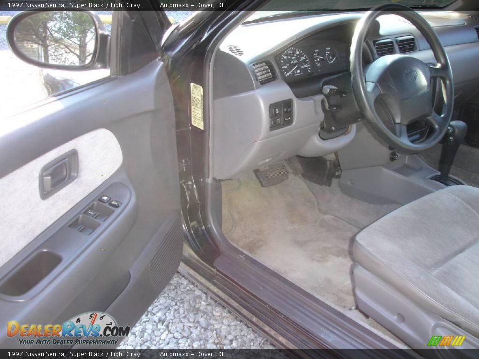1997 Nissan Sentra Super Black / Light Gray Photo #9