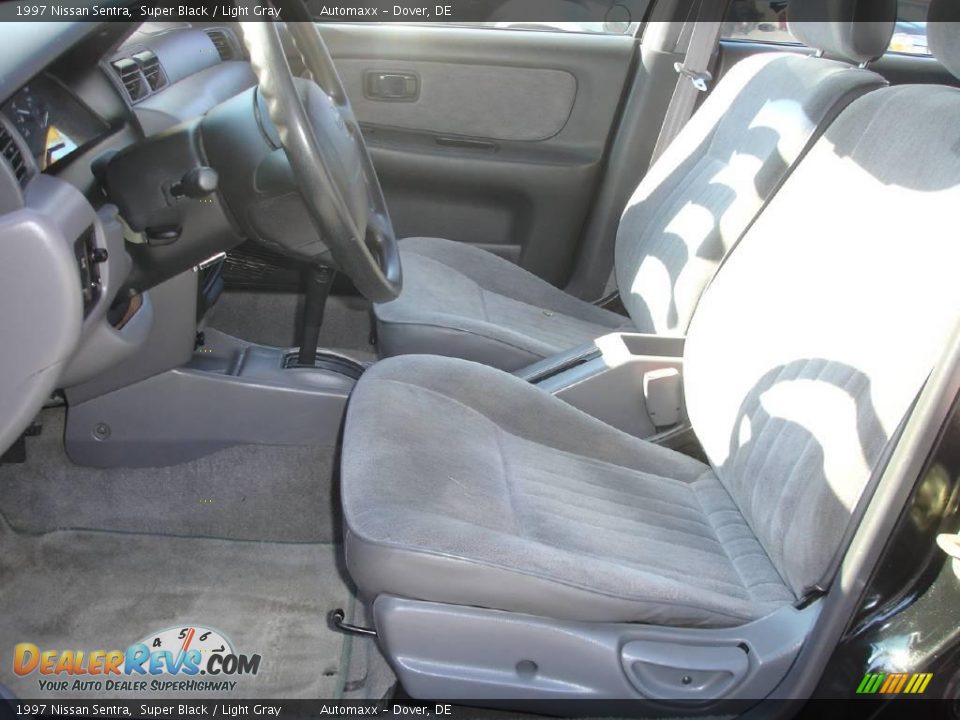 1997 Nissan Sentra Super Black / Light Gray Photo #10