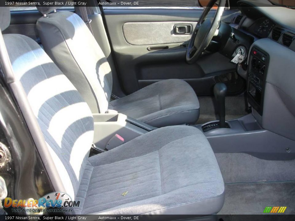 1997 Nissan Sentra Super Black / Light Gray Photo #12