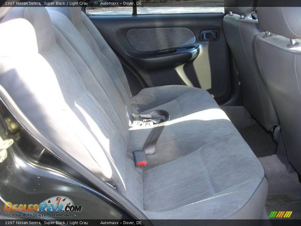 1997 Nissan Sentra Super Black / Light Gray Photo #14