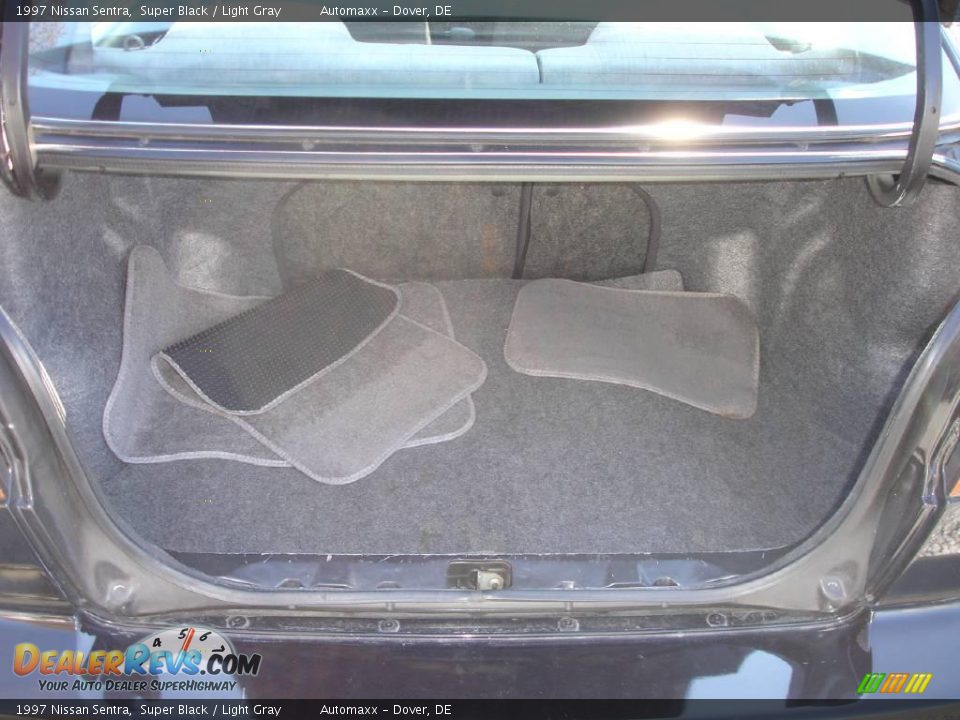1997 Nissan Sentra Super Black / Light Gray Photo #17