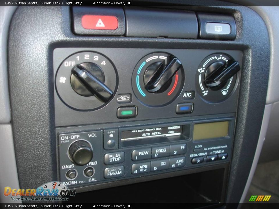 1997 Nissan Sentra Super Black / Light Gray Photo #21