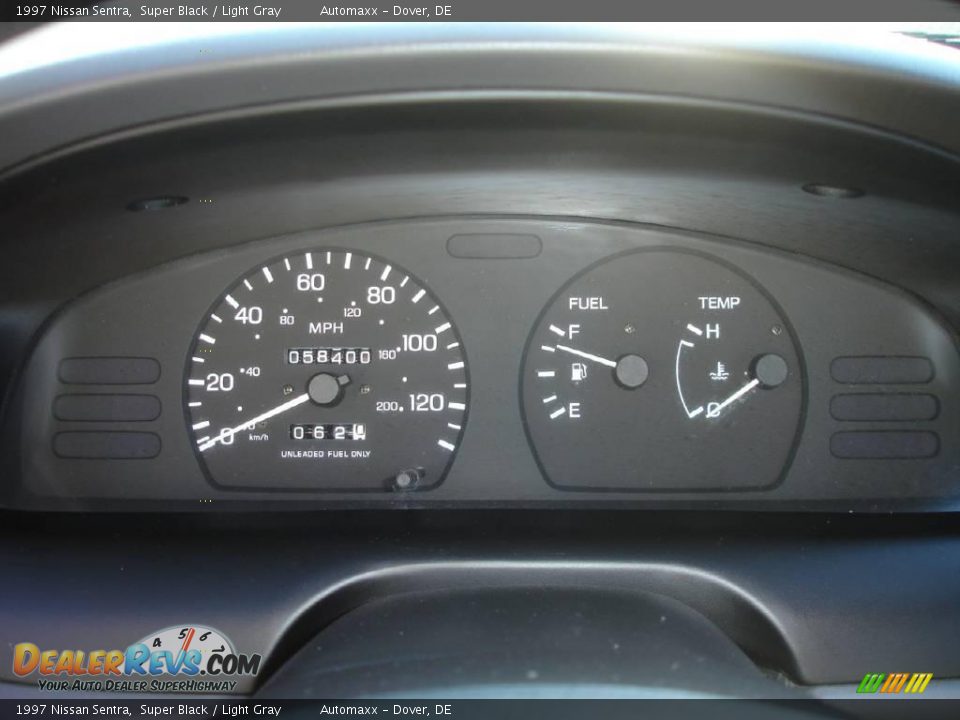 1997 Nissan Sentra Super Black / Light Gray Photo #23