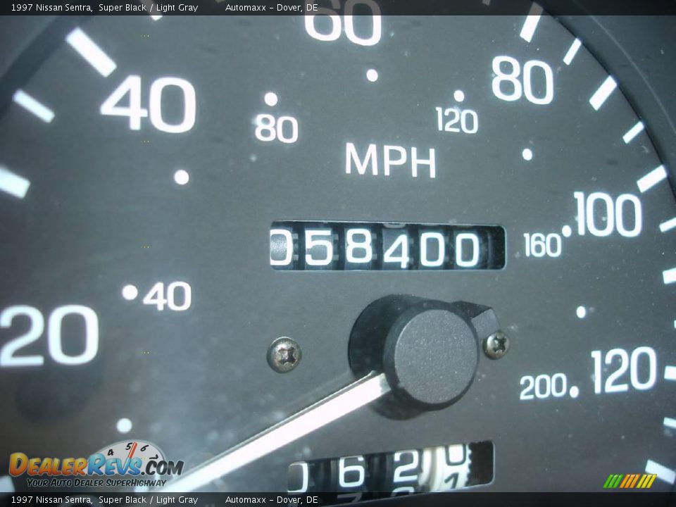 1997 Nissan Sentra Super Black / Light Gray Photo #24