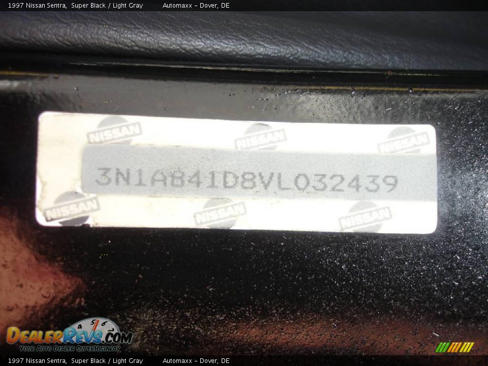 1997 Nissan Sentra Super Black / Light Gray Photo #25