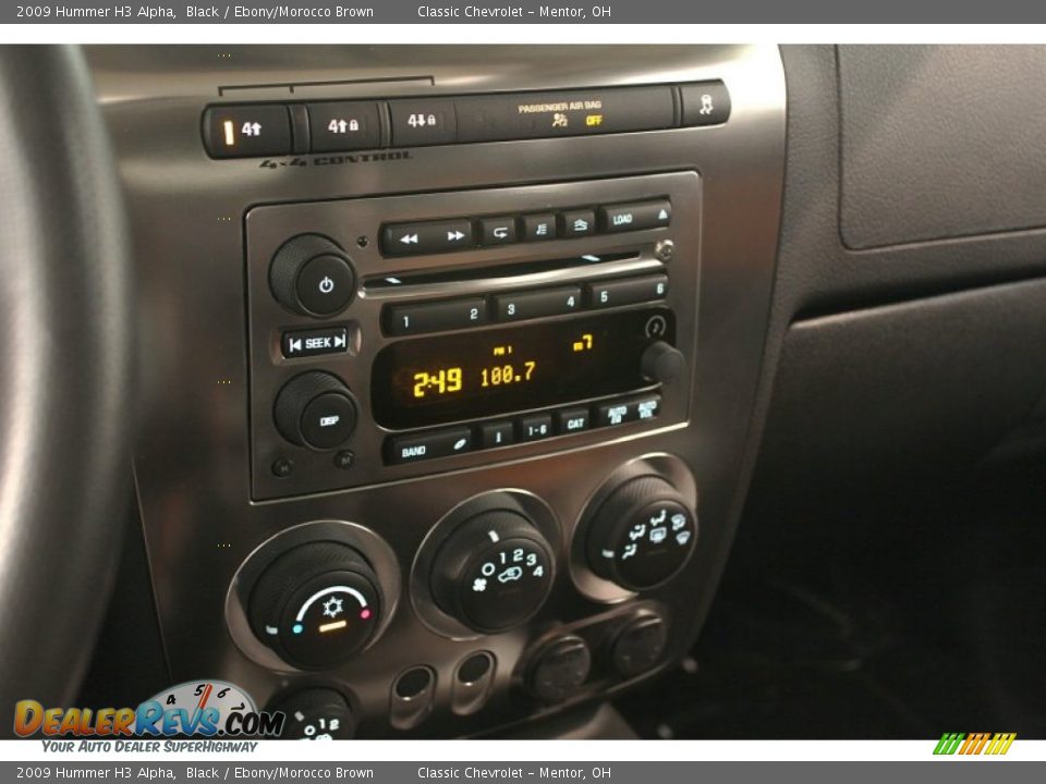 Controls of 2009 Hummer H3 Alpha Photo #15