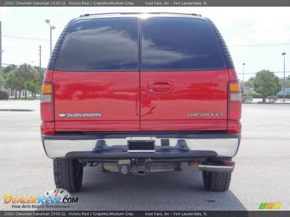 2002 Chevrolet Suburban 2500 LS Victory Red / Graphite/Medium Gray Photo #4