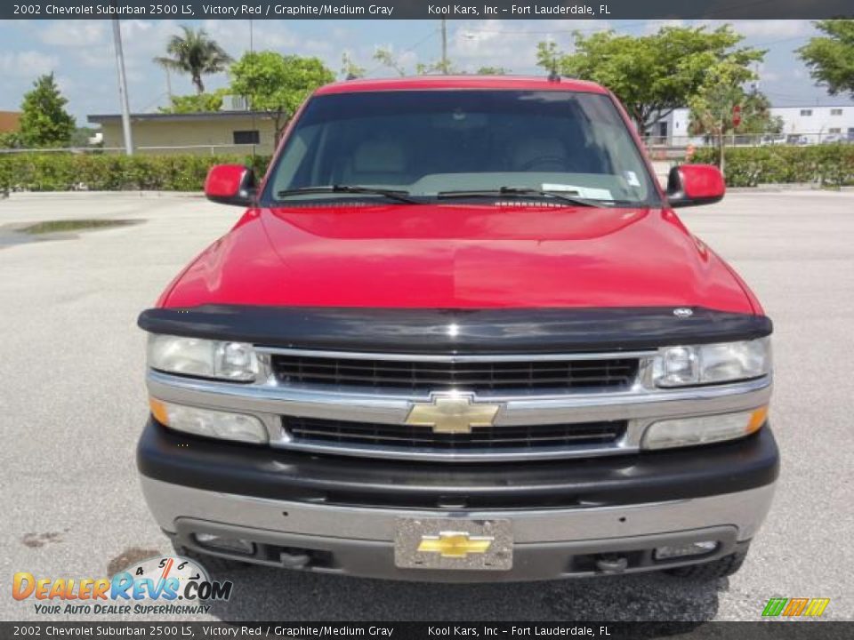 2002 Chevrolet Suburban 2500 LS Victory Red / Graphite/Medium Gray Photo #9