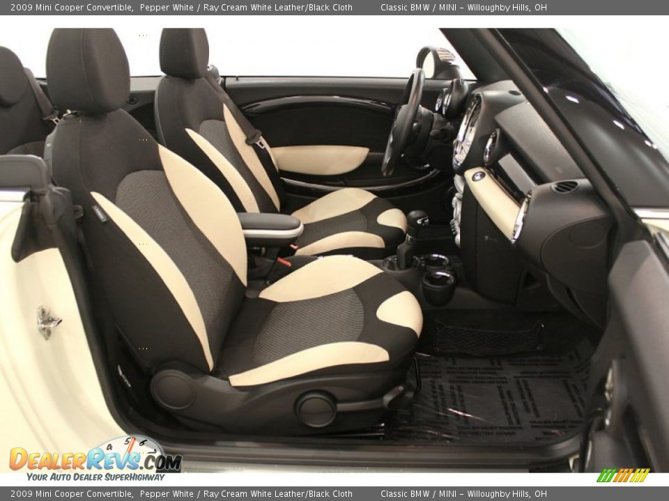 Ray Cream White Leather/Black Cloth Interior - 2009 Mini Cooper Convertible Photo #18