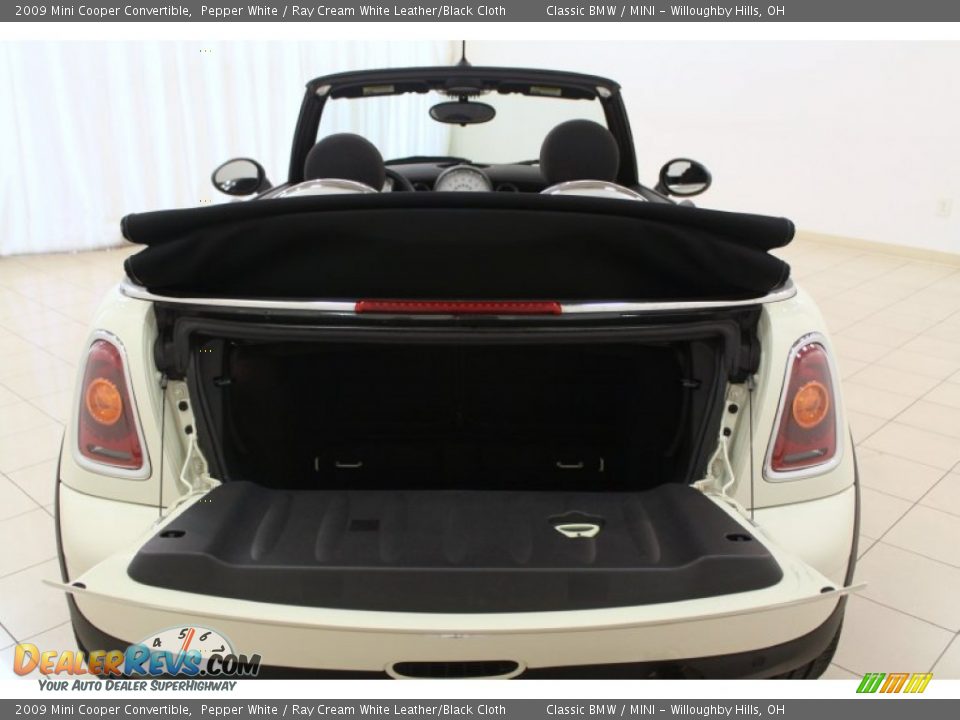2009 Mini Cooper Convertible Pepper White / Ray Cream White Leather/Black Cloth Photo #24