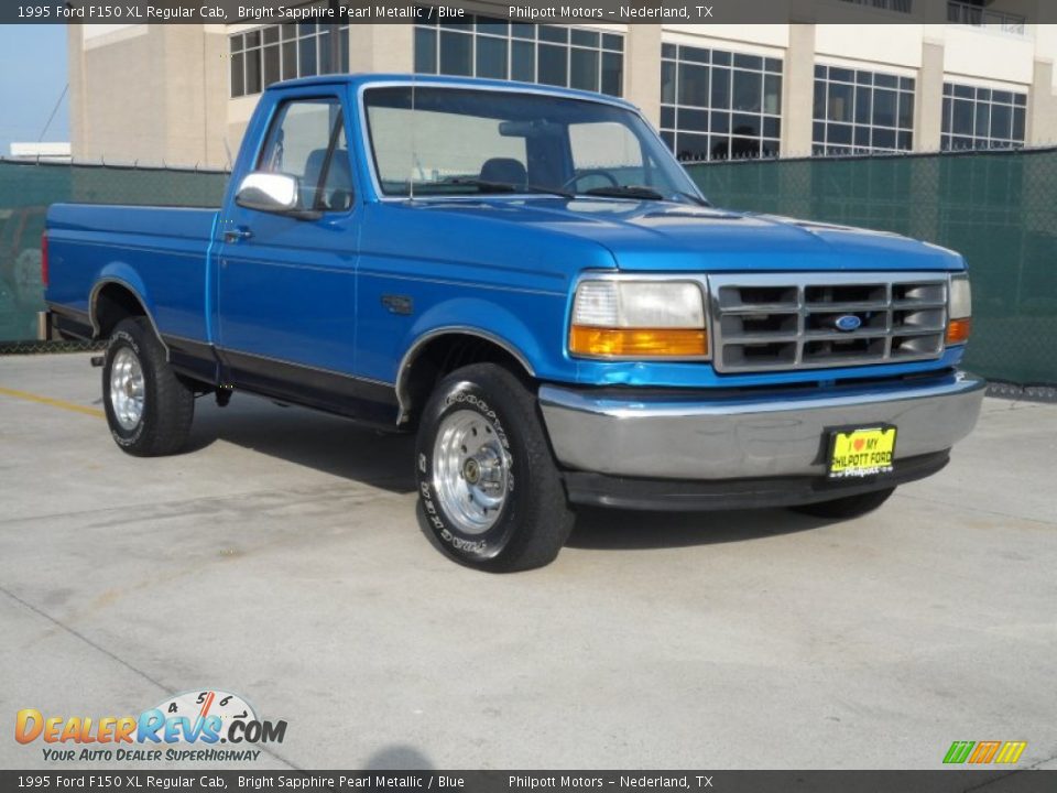 Front 3/4 View of 1995 Ford F150 XL Regular Cab Photo #1