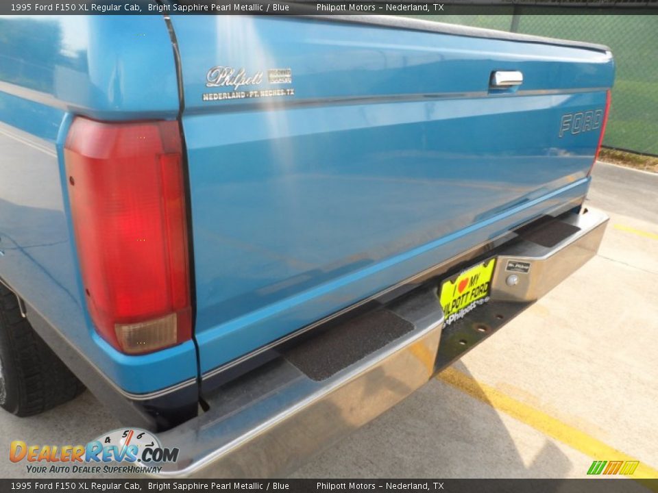 1995 Ford F150 XL Regular Cab Bright Sapphire Pearl Metallic / Blue Photo #17