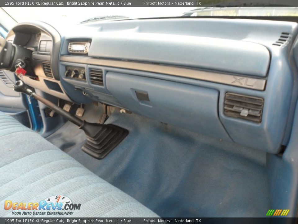 1995 Ford F150 XL Regular Cab Bright Sapphire Pearl Metallic / Blue Photo #20