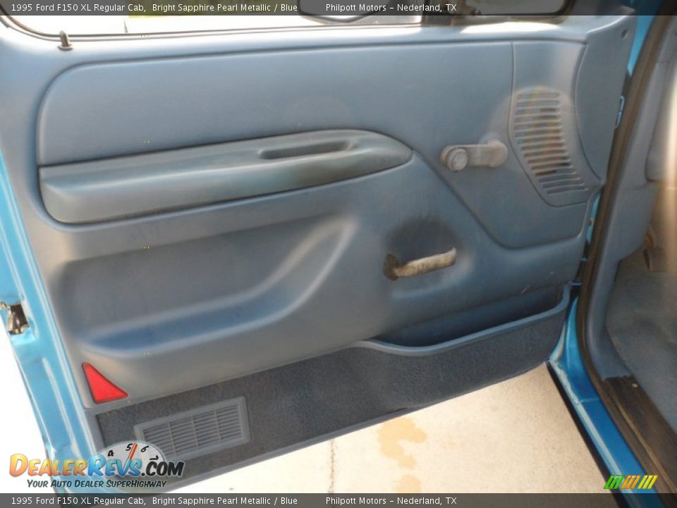 Door Panel of 1995 Ford F150 XL Regular Cab Photo #22
