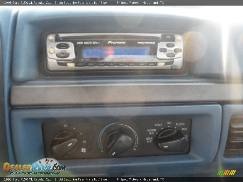 1995 Ford F150 XL Regular Cab Bright Sapphire Pearl Metallic / Blue Photo #24