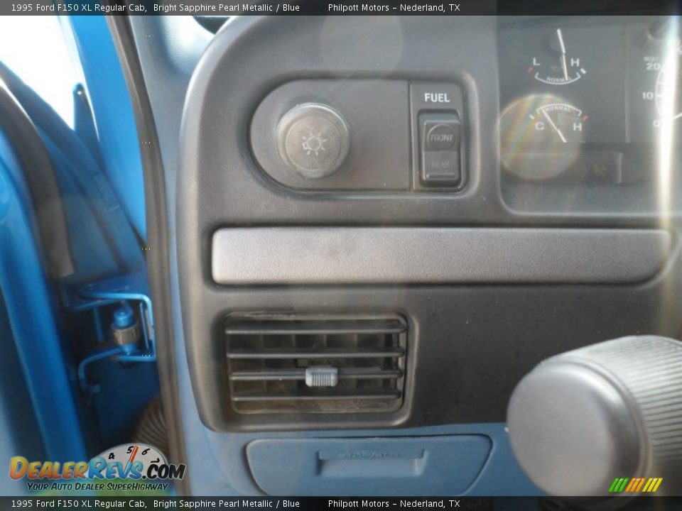 1995 Ford F150 XL Regular Cab Bright Sapphire Pearl Metallic / Blue Photo #31