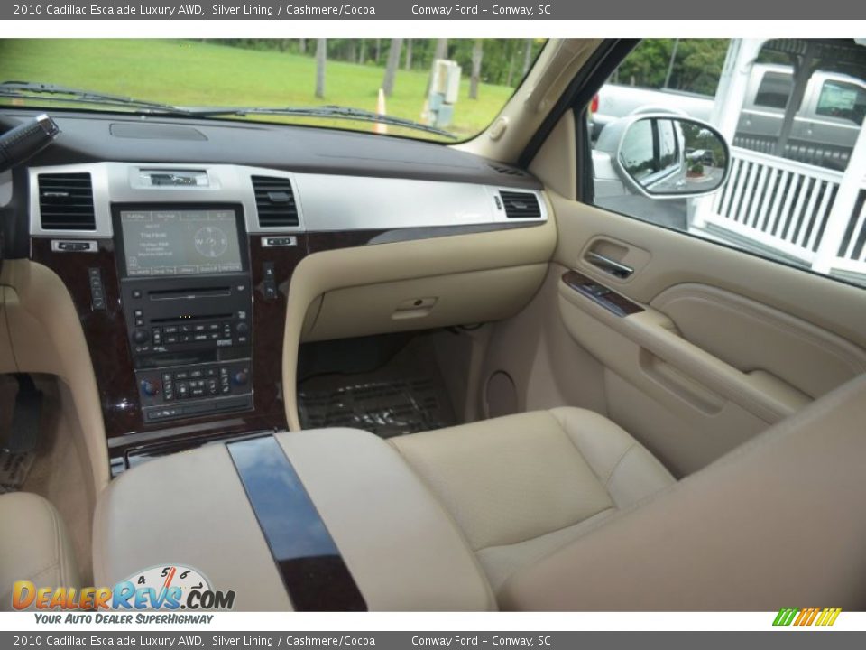 2010 Cadillac Escalade Luxury AWD Silver Lining / Cashmere/Cocoa Photo #16