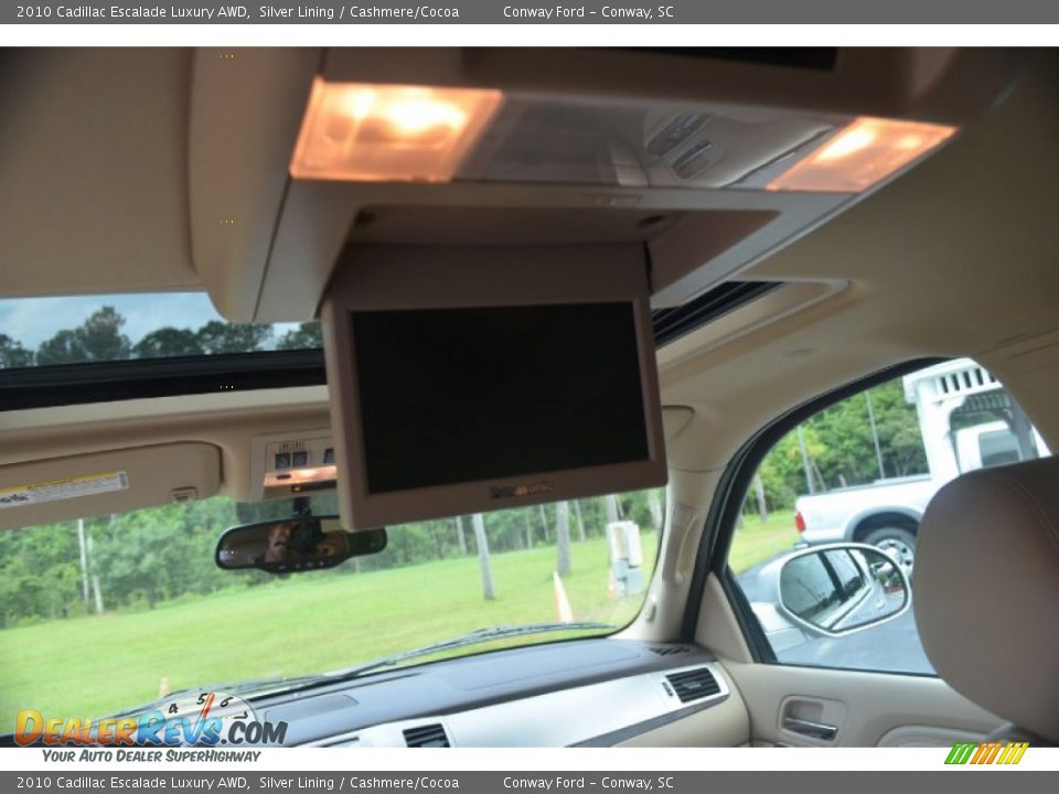 2010 Cadillac Escalade Luxury AWD Silver Lining / Cashmere/Cocoa Photo #17