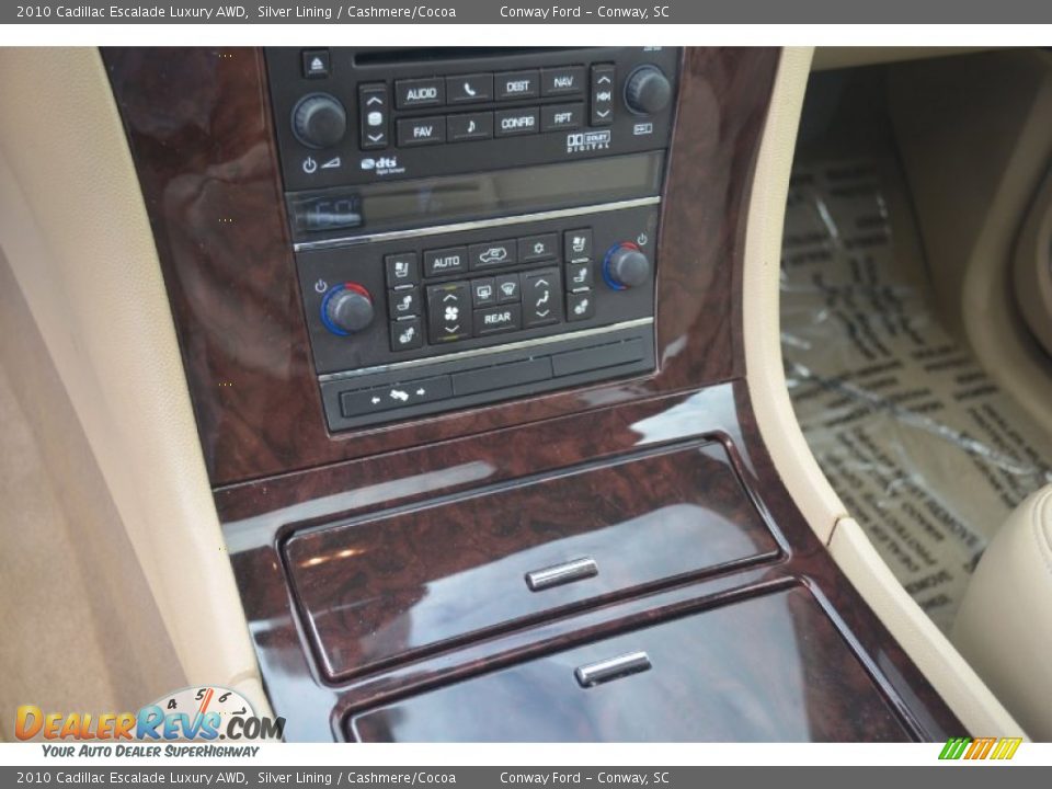 2010 Cadillac Escalade Luxury AWD Silver Lining / Cashmere/Cocoa Photo #32