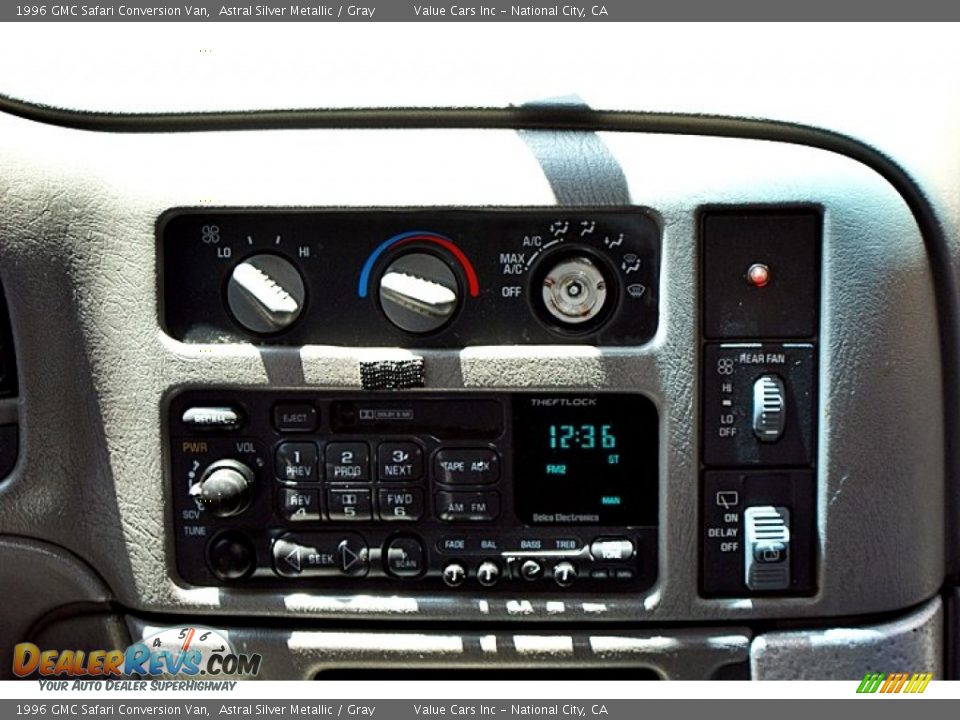 Controls of 1996 GMC Safari Conversion Van Photo #25