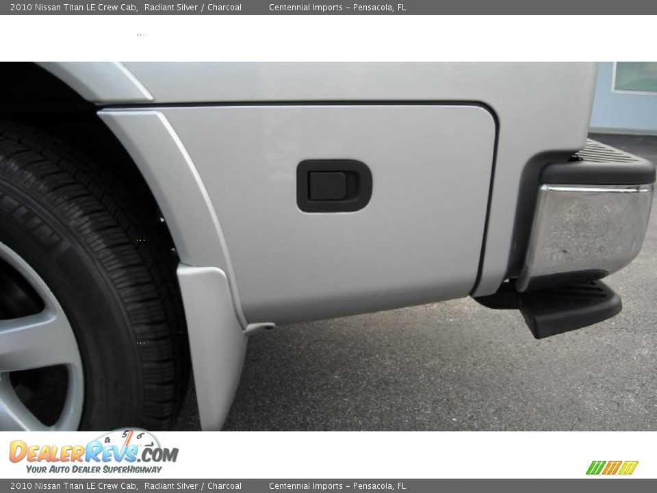 2010 Nissan Titan LE Crew Cab Radiant Silver / Charcoal Photo #16