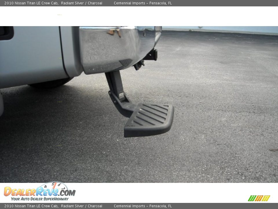 2010 Nissan Titan LE Crew Cab Radiant Silver / Charcoal Photo #17