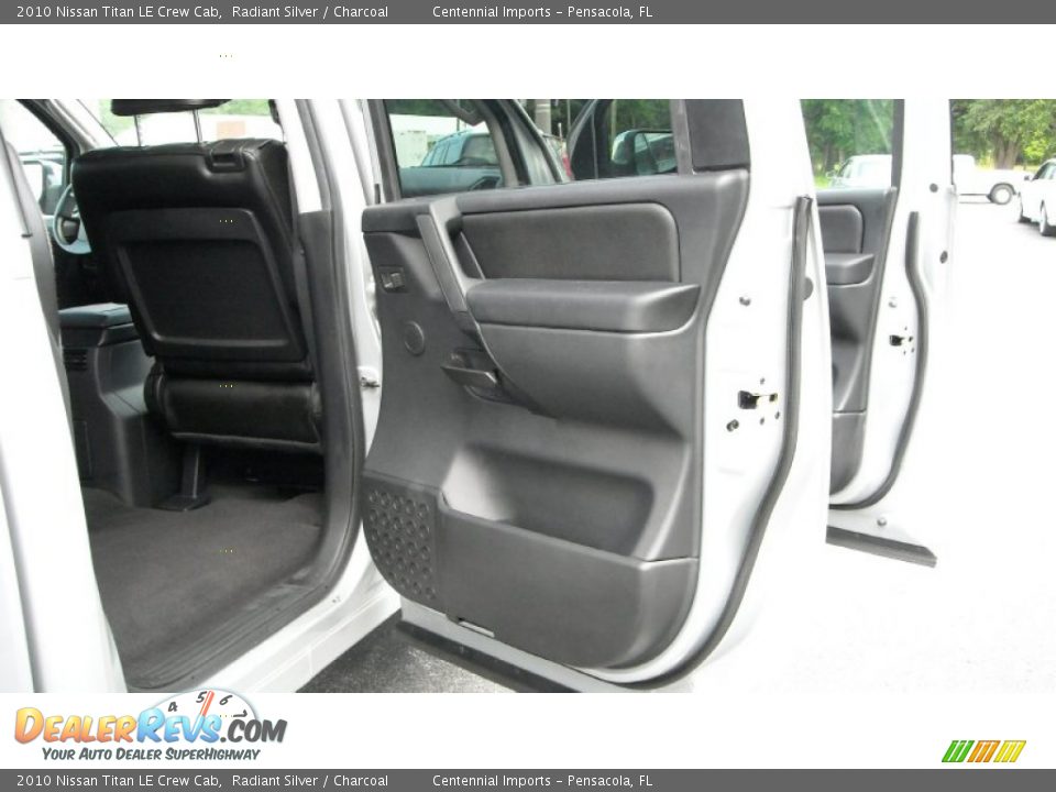 2010 Nissan Titan LE Crew Cab Radiant Silver / Charcoal Photo #25