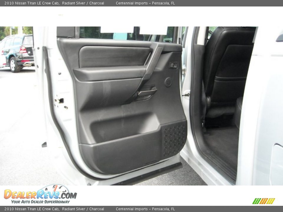 2010 Nissan Titan LE Crew Cab Radiant Silver / Charcoal Photo #34
