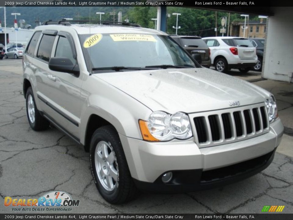 2009 Jeep Grand Cherokee Laredo 4x4 Light Graystone Pearl / Medium Slate Gray/Dark Slate Gray Photo #2