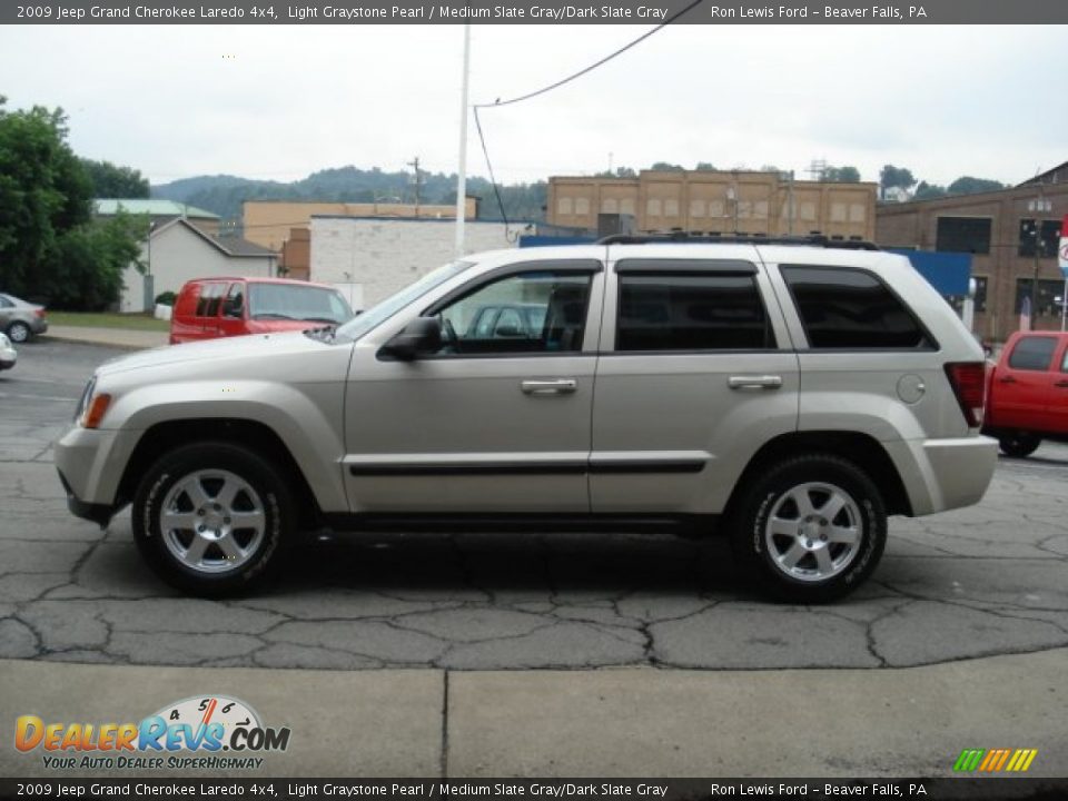 2009 Jeep Grand Cherokee Laredo 4x4 Light Graystone Pearl / Medium Slate Gray/Dark Slate Gray Photo #4