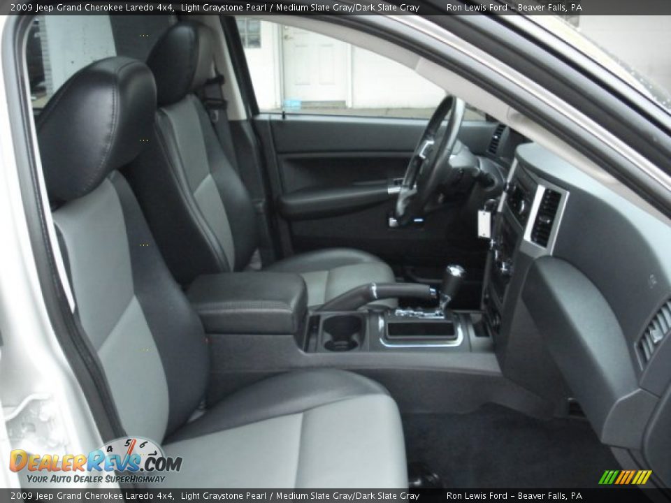 2009 Jeep Grand Cherokee Laredo 4x4 Light Graystone Pearl / Medium Slate Gray/Dark Slate Gray Photo #14