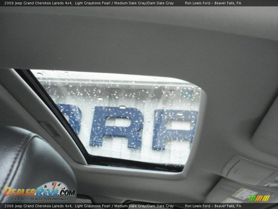 2009 Jeep Grand Cherokee Laredo 4x4 Light Graystone Pearl / Medium Slate Gray/Dark Slate Gray Photo #16