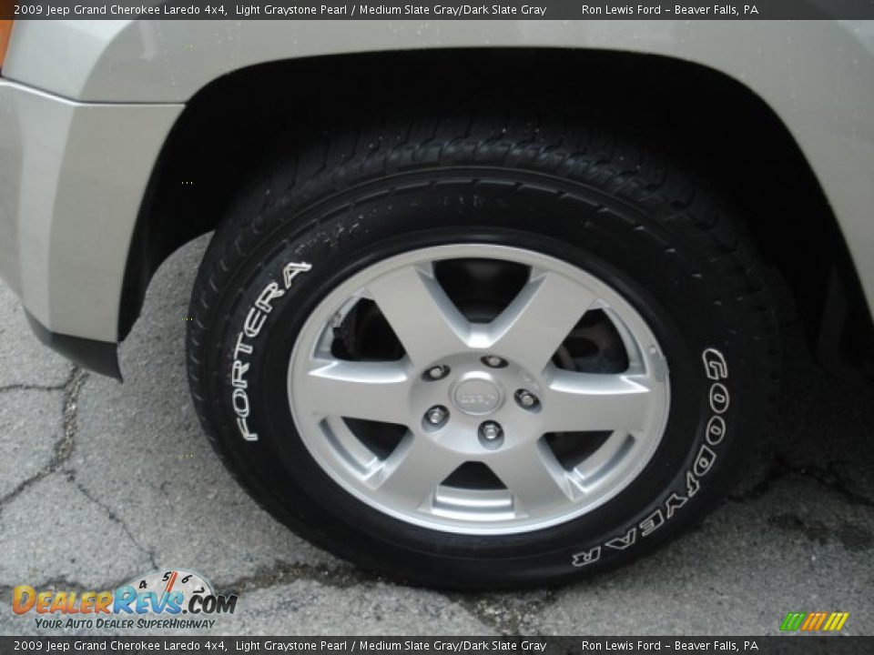 2009 Jeep Grand Cherokee Laredo 4x4 Wheel Photo #18