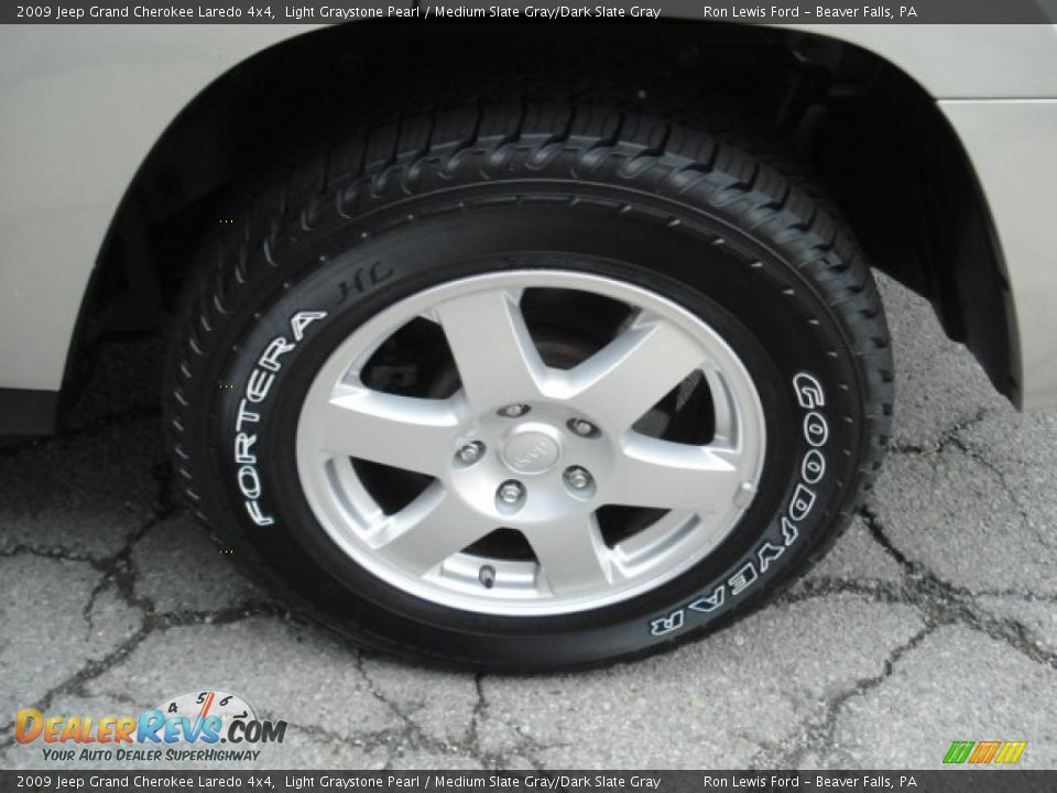 2009 Jeep Grand Cherokee Laredo 4x4 Wheel Photo #19