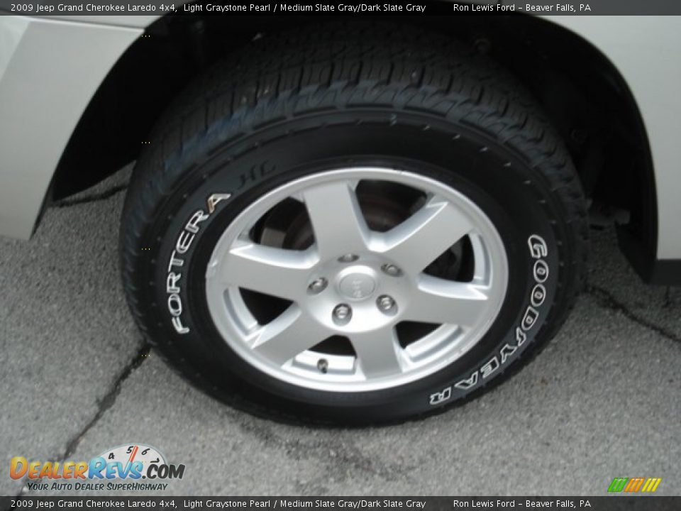 2009 Jeep Grand Cherokee Laredo 4x4 Wheel Photo #20