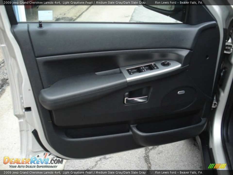 2009 Jeep Grand Cherokee Laredo 4x4 Light Graystone Pearl / Medium Slate Gray/Dark Slate Gray Photo #24