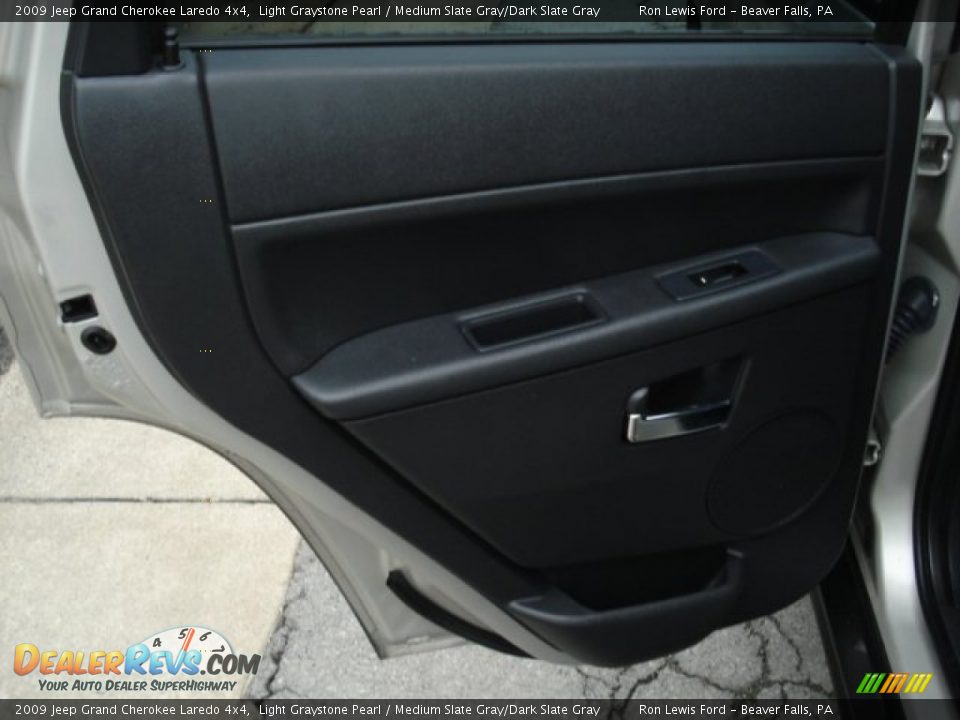 2009 Jeep Grand Cherokee Laredo 4x4 Light Graystone Pearl / Medium Slate Gray/Dark Slate Gray Photo #25