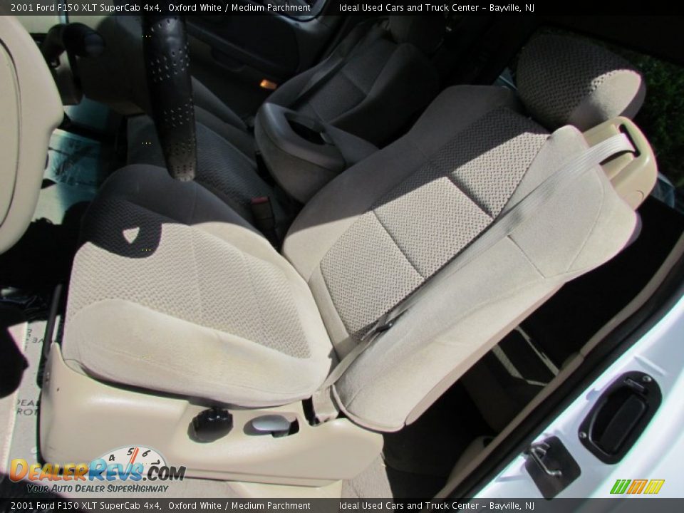 2001 Ford F150 XLT SuperCab 4x4 Oxford White / Medium Parchment Photo #16
