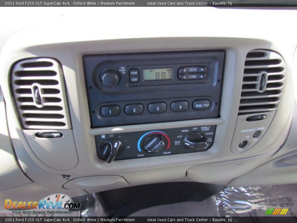 Controls of 2001 Ford F150 XLT SuperCab 4x4 Photo #20