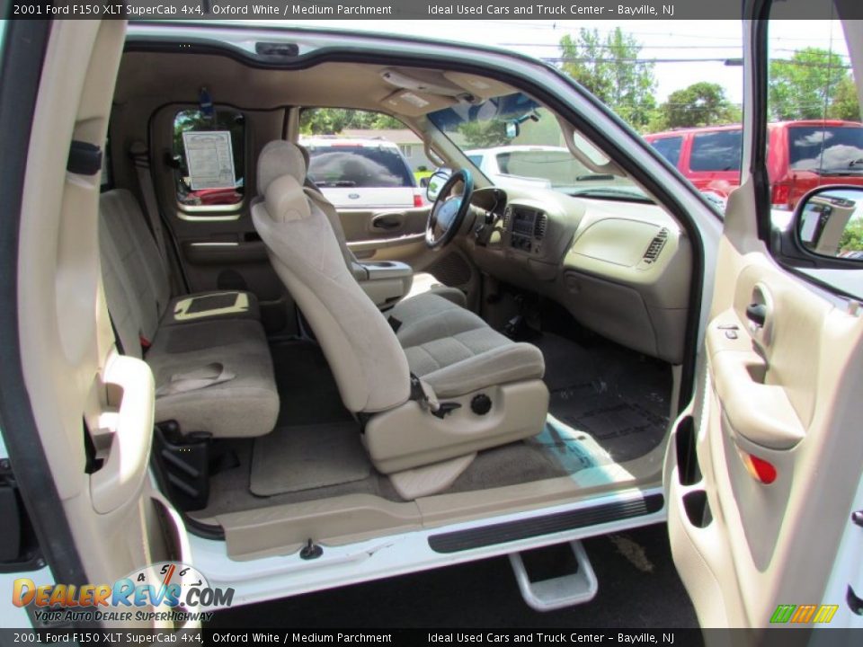 Medium Parchment Interior - 2001 Ford F150 XLT SuperCab 4x4 Photo #27