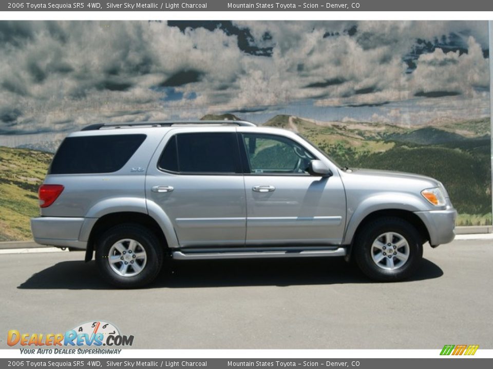 2006 Toyota Sequoia SR5 4WD Silver Sky Metallic / Light Charcoal Photo #2