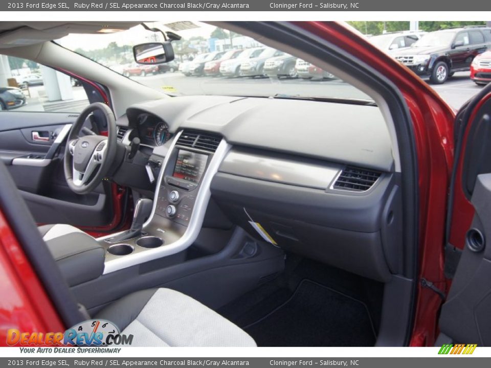 Dashboard of 2013 Ford Edge SEL Photo #15