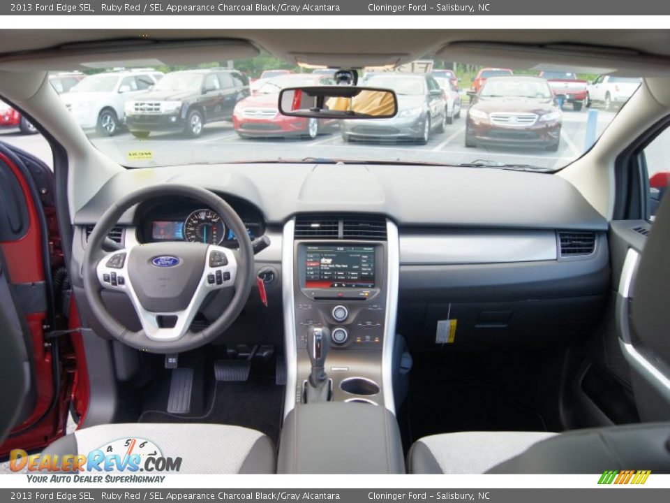 Dashboard of 2013 Ford Edge SEL Photo #20