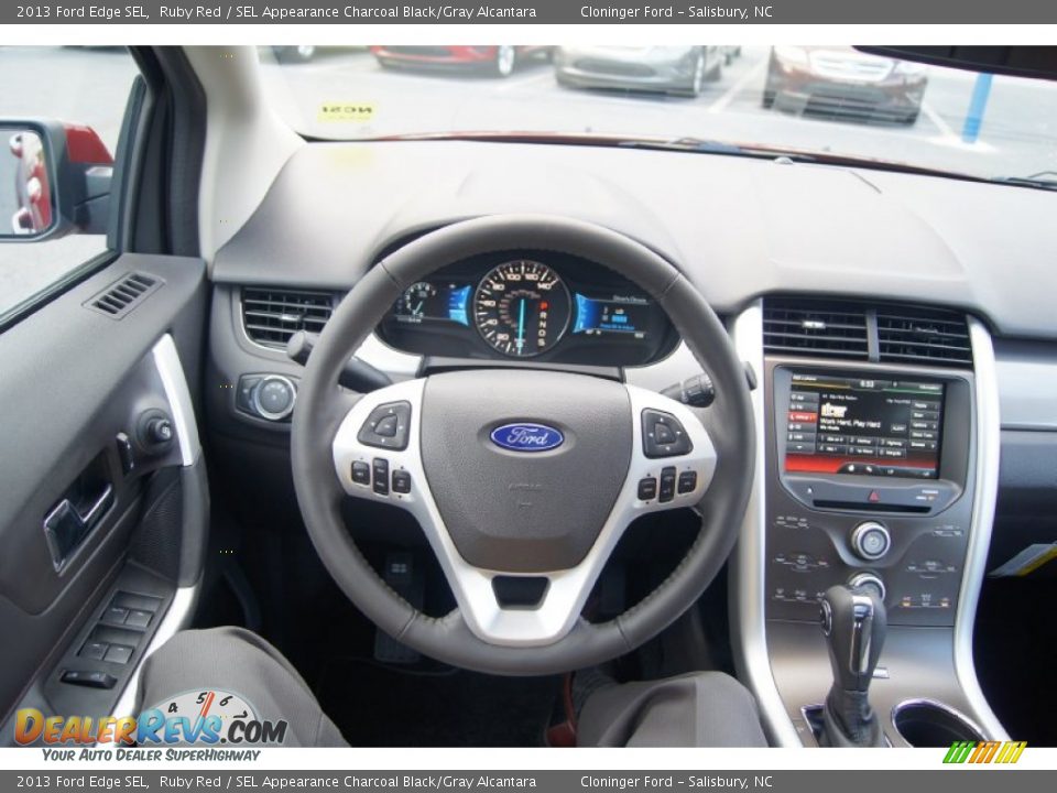 Dashboard of 2013 Ford Edge SEL Photo #28